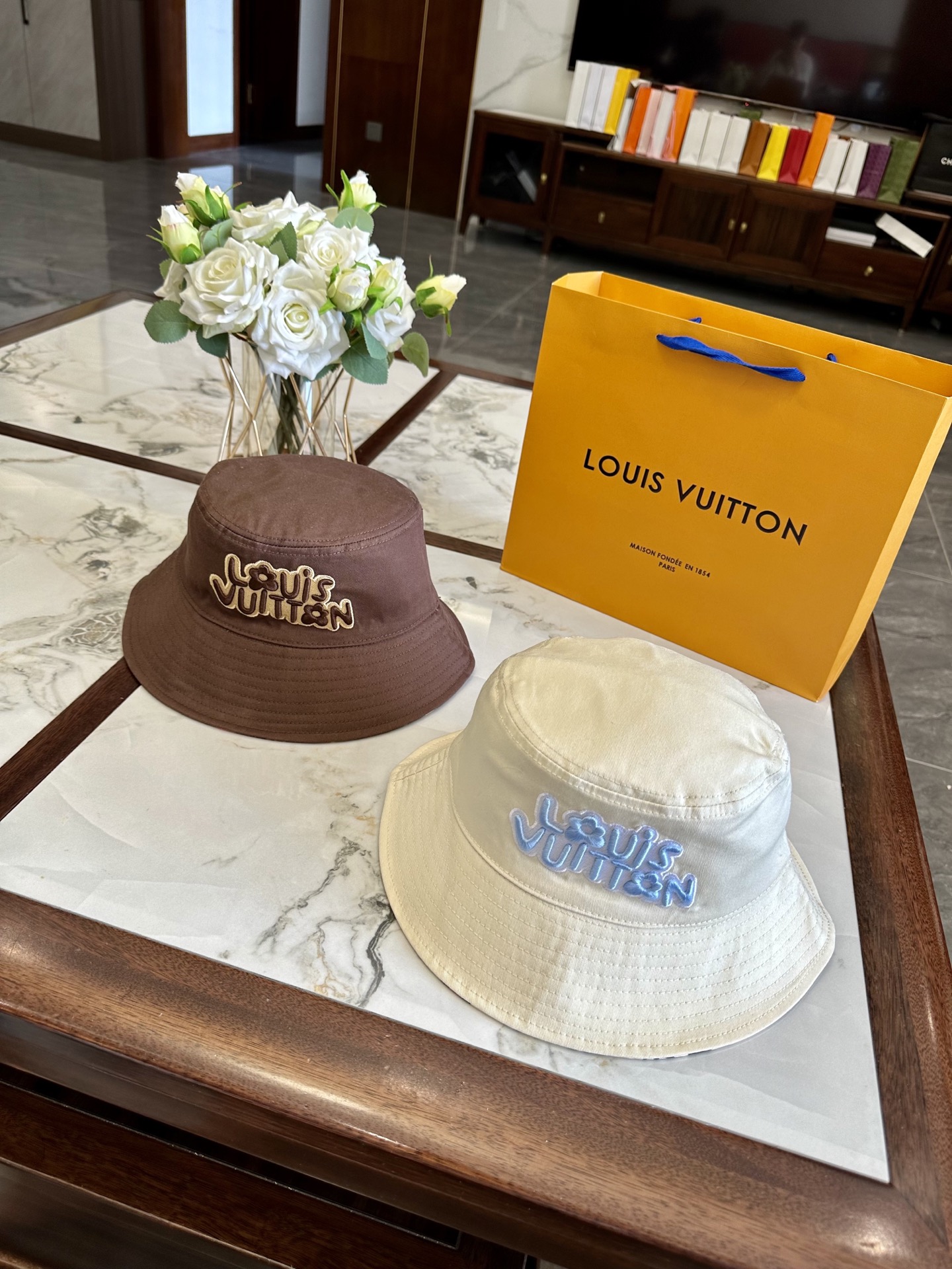 LV hat model 68